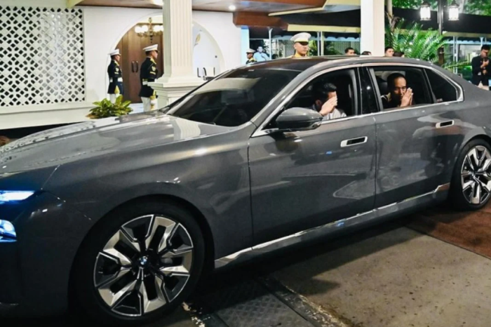 Bukan Mobil Biasa, Sedan Listrik Seharga Rumah Mewah yang Dipakai Jokowi