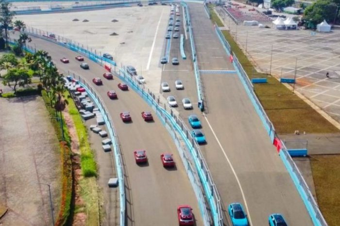 Catwalk Ratusan Mobil Listrik MG di Jakarta International E-Prix Circuit Ancol: Pamer Gaya Sekaligus Tenaga
