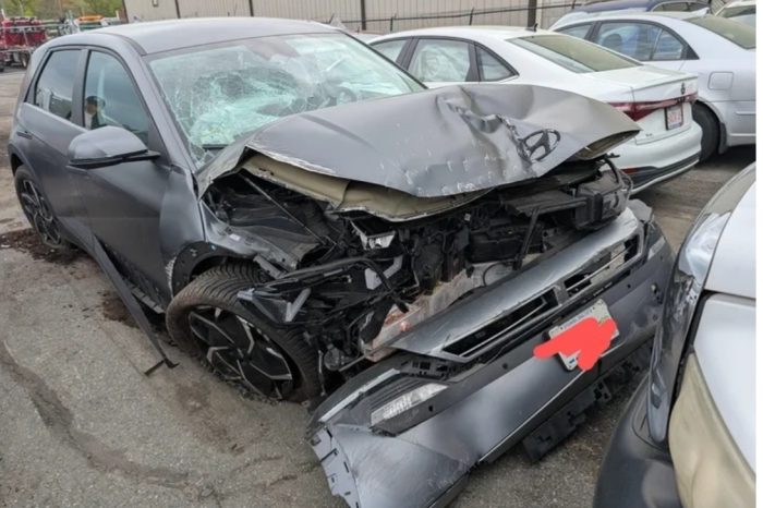 Nahas Banget! Ioniq 5 Milik Pria Ini Baru Selesai Diperbaiki, Eh Malah Dicuri & Ringsek Nabrak Gereja!