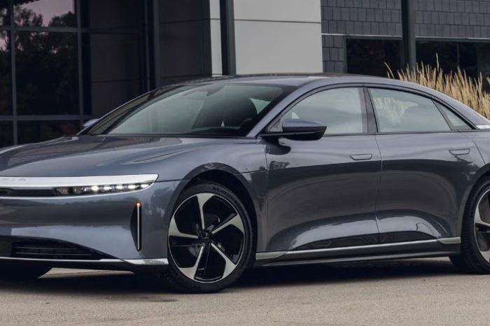 Gak Perlu Jet Pribadi, Ada Lucid Air! Mobil Listrik Sultan yang Bikin Jalanan Serasa Runway