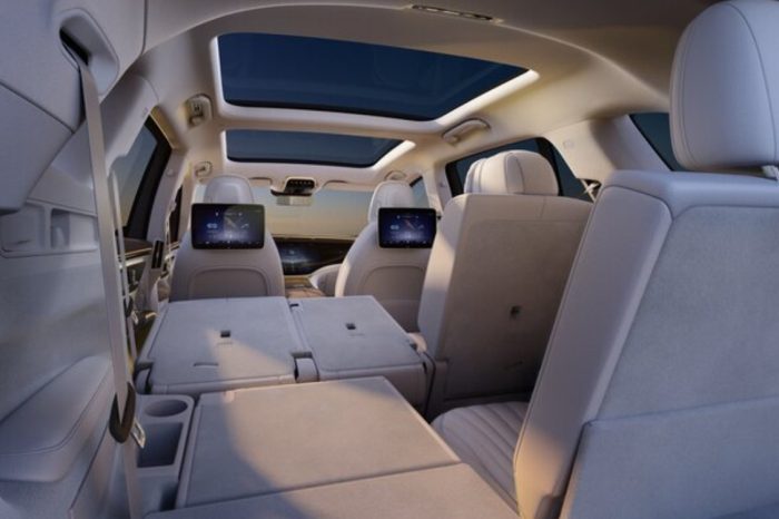 Dari Kursi Pijat hingga Kursi Keras: Interior Mobil Listrik yang Bikin Nyaman… atau Nyeri