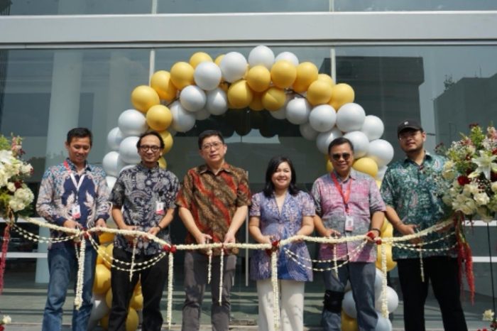Tegaskan Komitmen di Industri Kendaraan Listrik, Polytron Resmikan Showroom Kedua di Jakarta dan Showroom Perdana di Surabaya