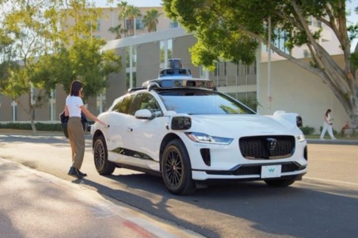 Robotaxi Ancam Driver Online, Tesla Ngebut Lawan Waymo